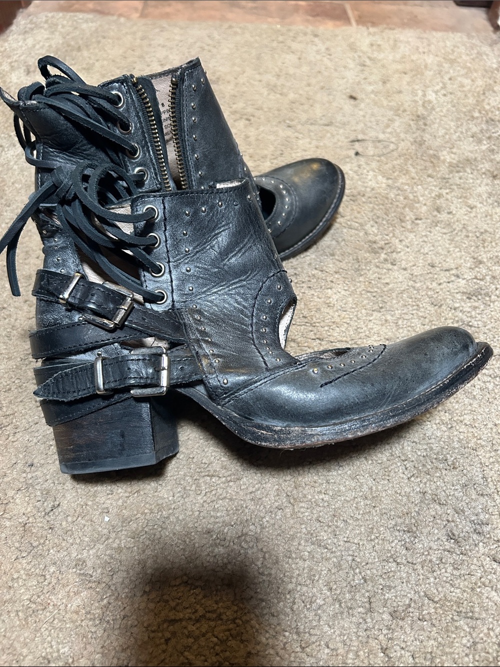 Freebird desert B Black Lace-Up Buckle Ankle Boots